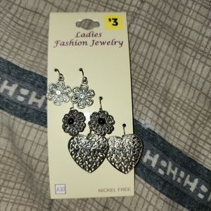 Earring, brand new, never worn